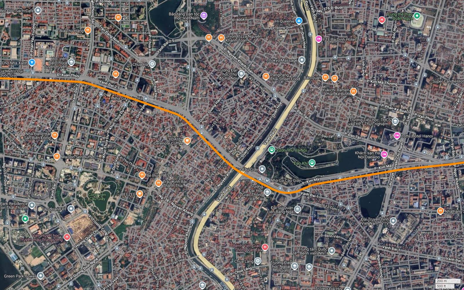 Khung ảnh vệ tinh metro số 3 Hà Nội tại nút Cầu Giấy nơi vạch cam bẻ mạnh xuống nam rồi chuyển sang phương đông theo phố Kim Mã